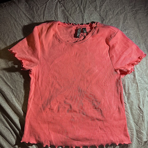 Pieces Brand Strawberry Pink Women’s Size Large T-Shirt NWT - Picture 2 of 7